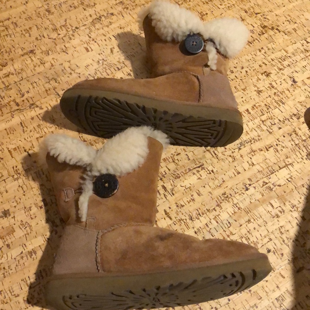 Ugg Camel Color Size 7 - image 5